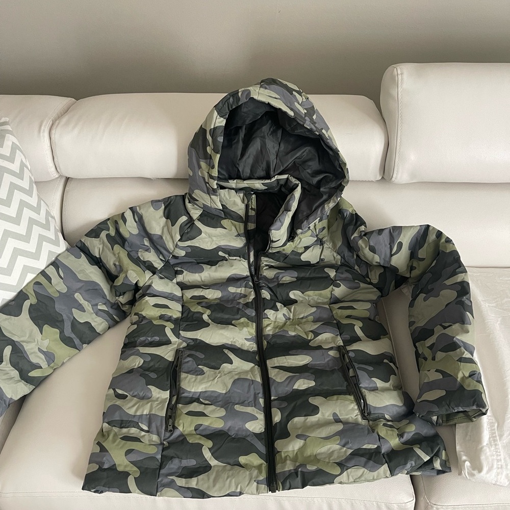 The Children's Place Camo Puffer Jacket in Green and Gray
